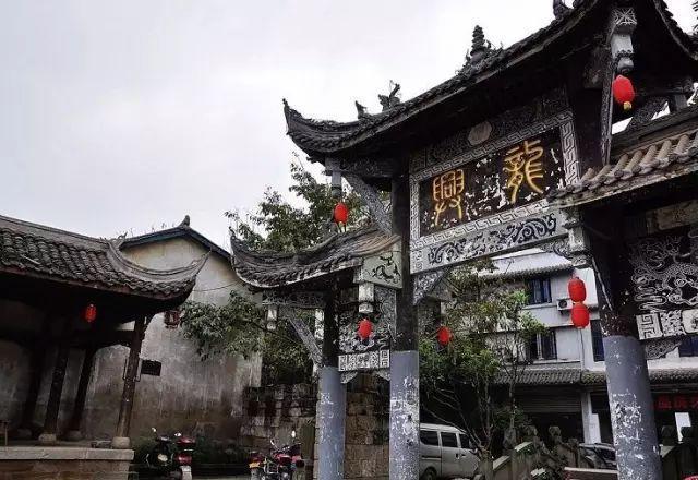 时尚芭比做美甲